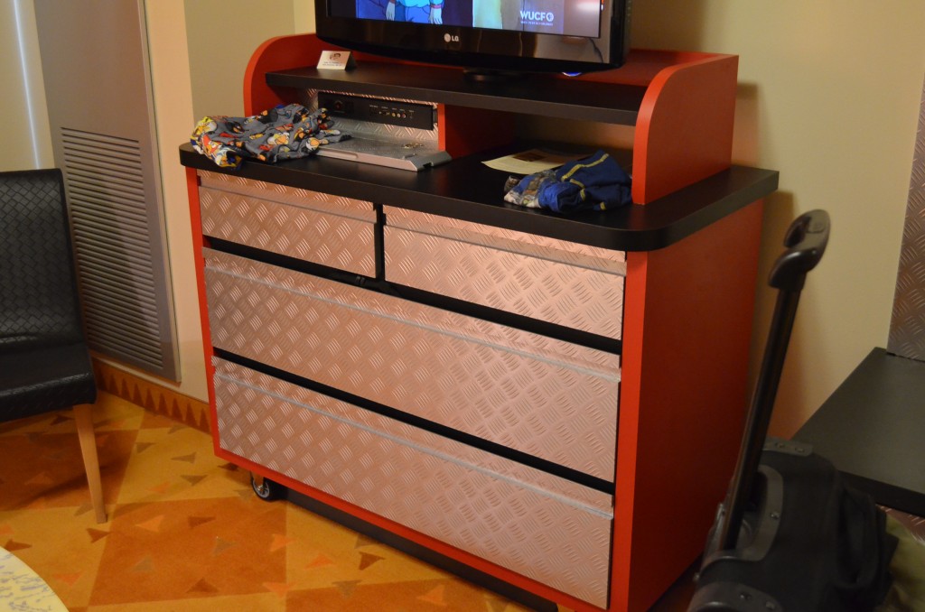 Inside the room, you found a retro-motor-lodge feel, and automotive themed furnishings, such as this chest of drawers.